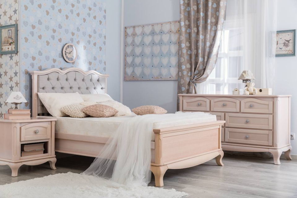 Romina - Cleopatra Collection with Tufted Full Bed
